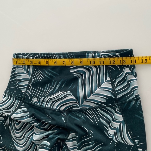 Zella Leggings Size Medium Green Hathaway Tropical Leaf Crop Sheer back panels - Picture 5 of 8